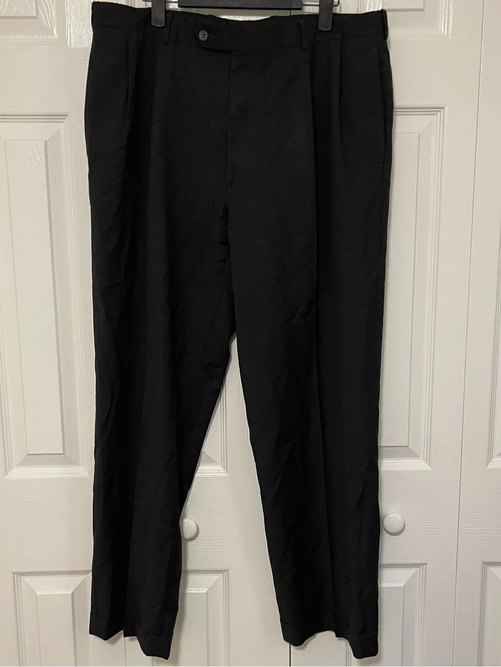 Brooks Brothers Dark Gray Men's Two-Button 💯Wool Suit: polished, tailored, old 💰